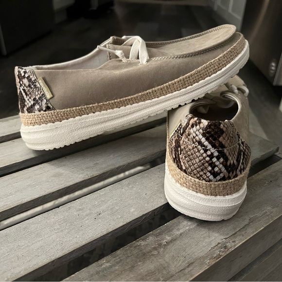HEY DUDE Casual Tan Loafers w/snakeskin print - NWT - Picture 3 of 8